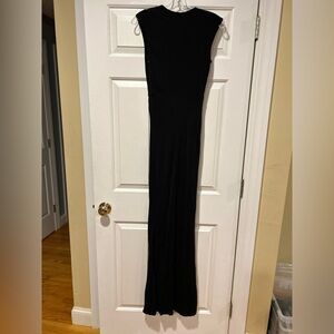 Slate & Willow Elegant Black V-Neck Dress